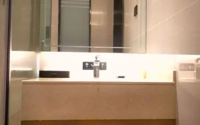 Qinin hotel (Haihang Square Metro Station Branch)