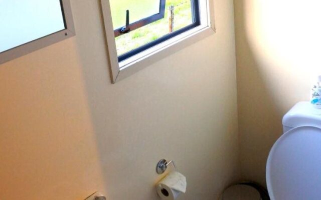 YHA Motueka Laughing Kiwi Backpackers & Self Contained Bach