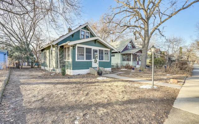 Walk to Beach + Lake Nokomis: Minneapolis Home!
