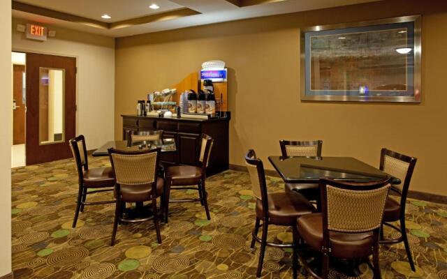 Holiday Inn Express Hotel & Suites Hope Mills-Fayetteville Airport