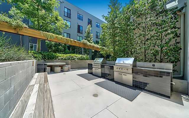 Hollywood Walk of Fame Apartments