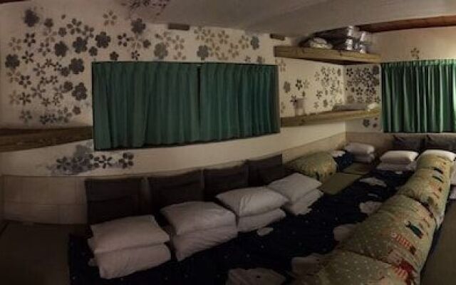 F.F.F. The 24H Valley Food Restauran B&B