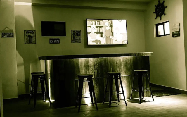 Big House Pool Grill, 4 Bedrooms 12 ppl AC Ocean View TV Wifi