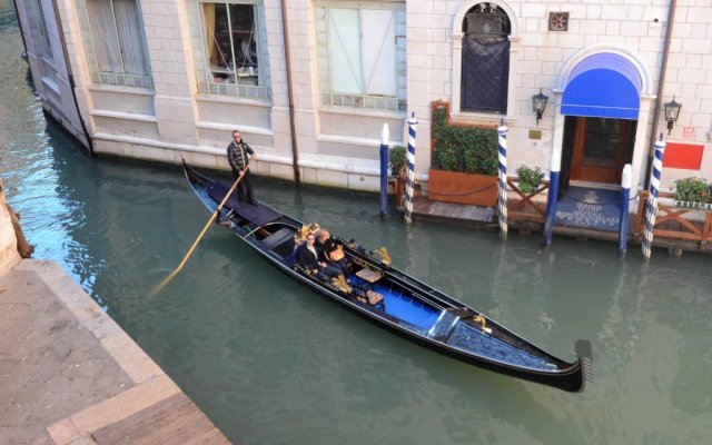 Venice Speon Canal Views