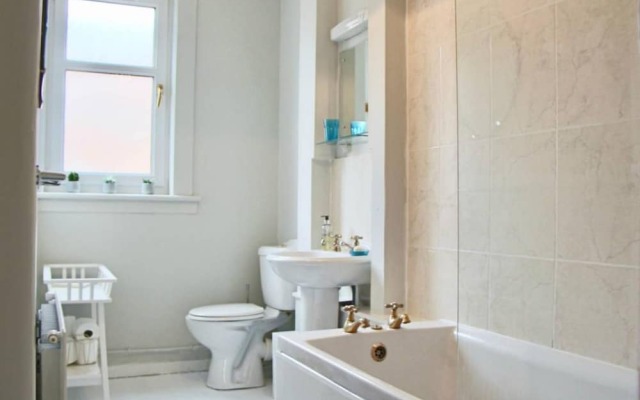 2 Bedroom Flat With Beautiful Views
