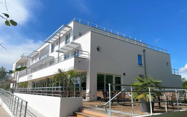 Shana Hotel & Residence