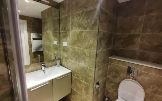 Leo Group Luxury Apartment 24-32 Alliance Palace