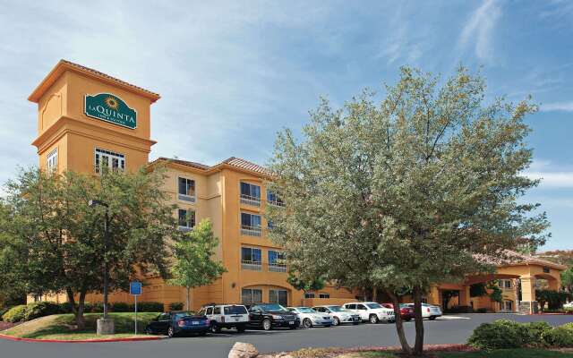 La Quinta Inn & Suites by Wyndham Santa Clarita - Valencia