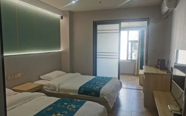 Holiday Inn Burqin Jinpin (Four Seasons Food Street) – Guest Rooms – Altay