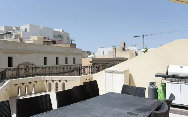 Stunning 4 Bedroom Apart. Near Balluta Bay