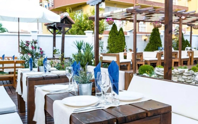 HOTEL Yanis