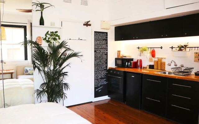 Studio Flat with Shared Rooftop Terrace