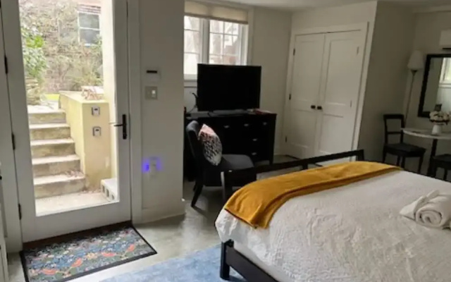 New Luxe Studio Cleveland Park Near Zoo