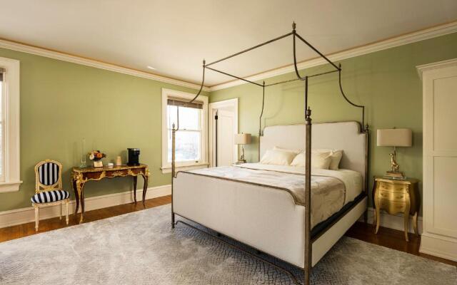 The Edward Hotel