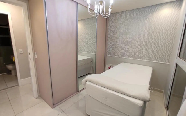 Apto novo, 2 quartos, quadra praia em Santos.