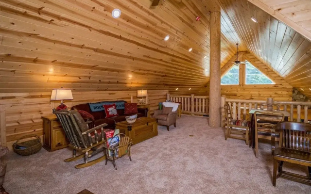Armstrong Luxury Log Vacation  At Windcliff 4 Bedroom Home by RedAwning