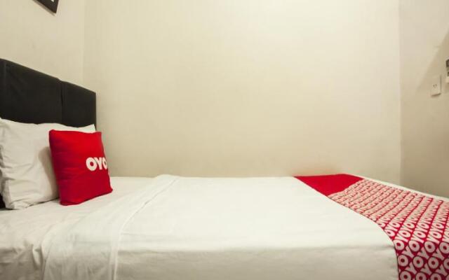 OYO 1631 Hotel Apple