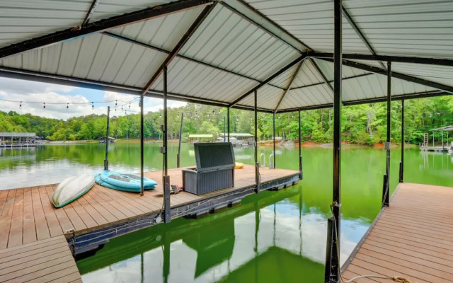 Dog-friendly Lavonia Home w/ Dock & Lake Access
