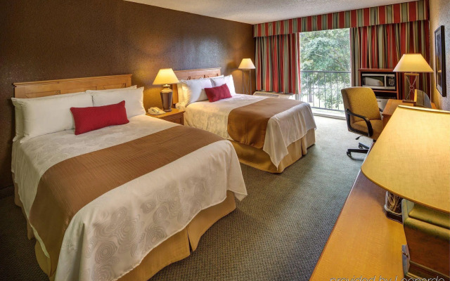 Historic Whispering Woods Hotel & Conference Center