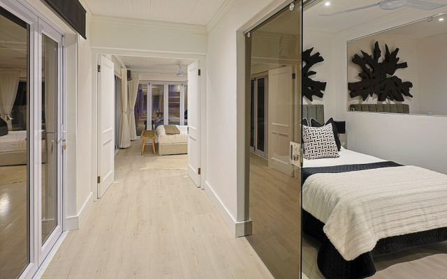 YOLO Spaces - Clifton Petite Villa