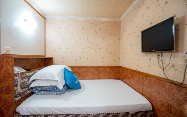 Chung King Hotel (Managed by Koalabeds Group)