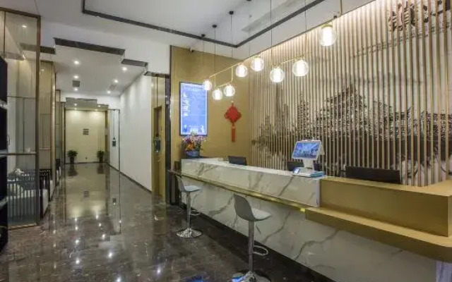 Magnotel (Zhenjiang South Railway Station Greenland Plaza Branch)