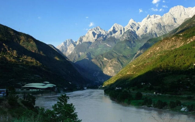 Shangri-La 3 are 3 resortel