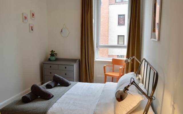 Modern 2 Bedroom Dalry Apartment