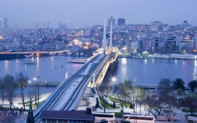 Roof Istanbul Hotel