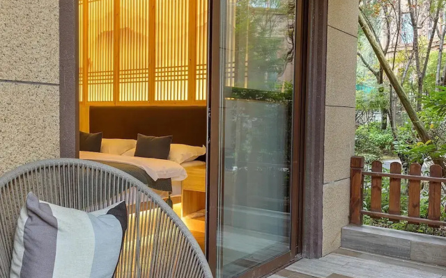 Room-heinemann Hotel Courtyard or Terrac