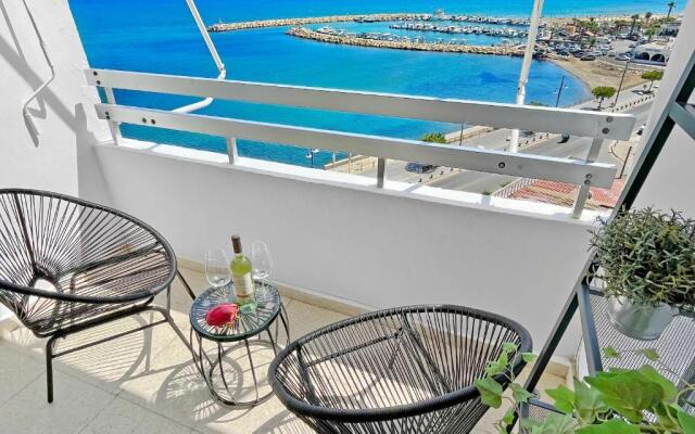 1BR Seaview Apt close to the beach - Top location