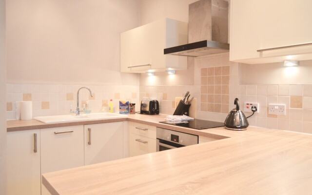 Homely 2 Bedroom Apartment in Stockbridge