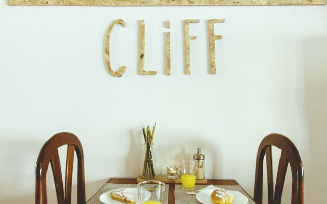 Cliff Surf Camp Hostel