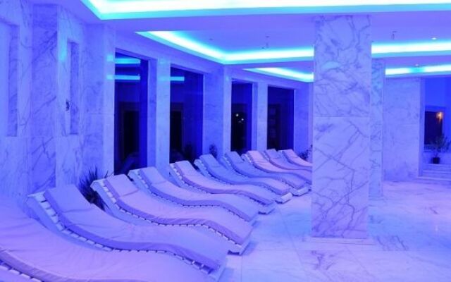 Golden 5 Sapphire Suites Hotel