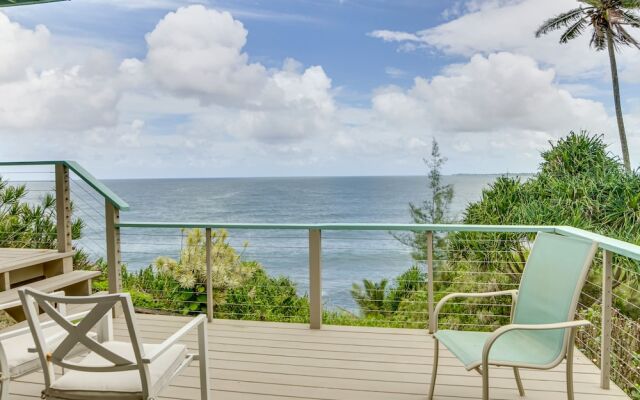 Hilo Home w/ Private Deck + Stunning Ocean Views!