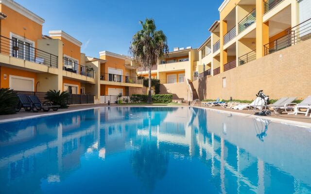 Bright and Modern 2 Bed Apartment Vale de Parra by Ideal Homes