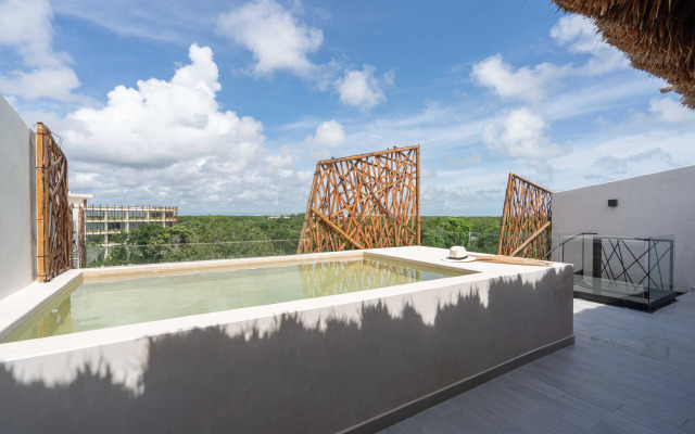 Jade Tulum