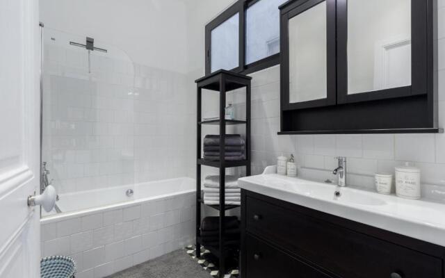 L'ICONIC AP4272 By Riviera Holiday Homes