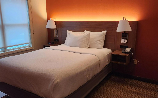 Hawthorn Suites BY Wyndham Erie