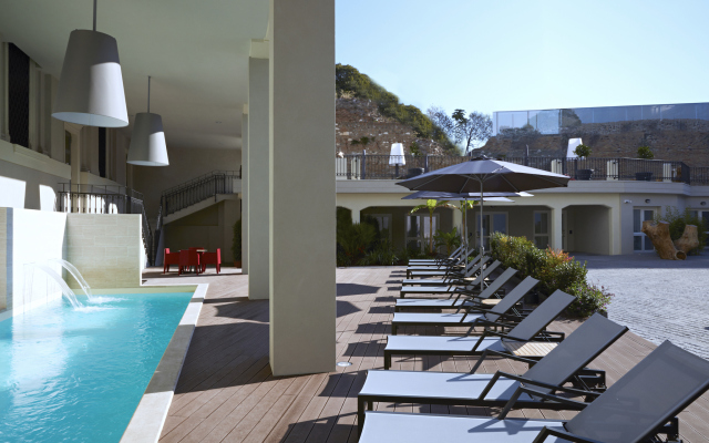 The Building Hotel 