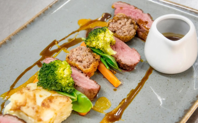 The Knowes Hotel & Restaurant