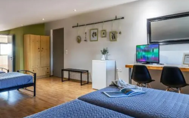 Jo Marinis Rooms