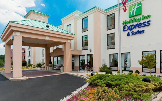 Holiday Inn Express & Suites Allentown-Dorney Park Area, an IHG Hotel