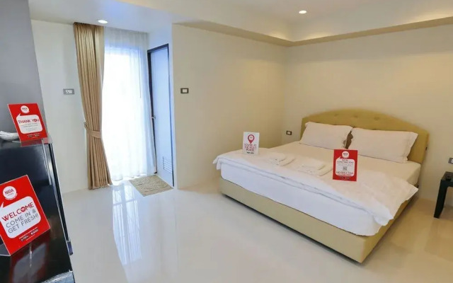 Nida Rooms Central 353 Clock Spin