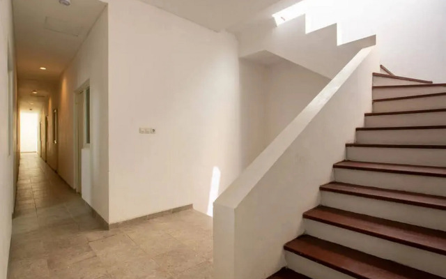 RedDoorz near Kaza Mall Surabaya