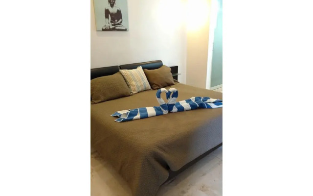 Vista Condominium by ChezPlaya