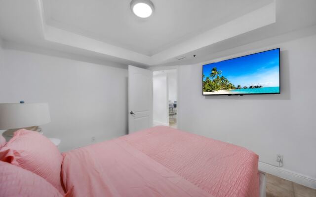 3 Bedroom Condo With Stunning Balcony View