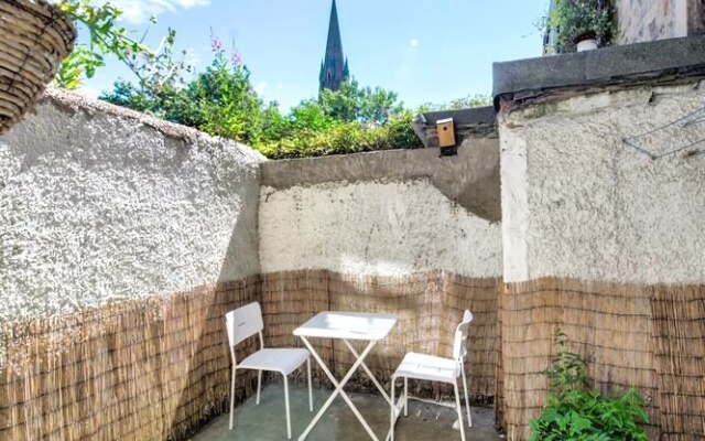 Central Apartment With Private Courtyard Space
