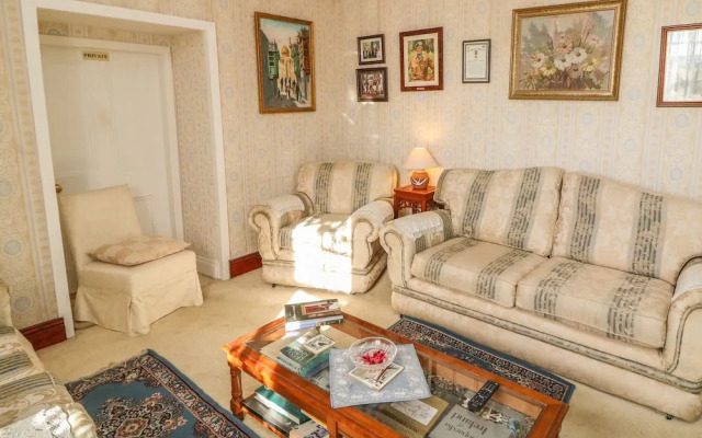 Cairbre House