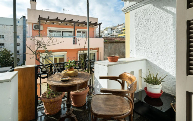 Spacious & Artistic Retro 2 Bedrooms Apt + SAUNA